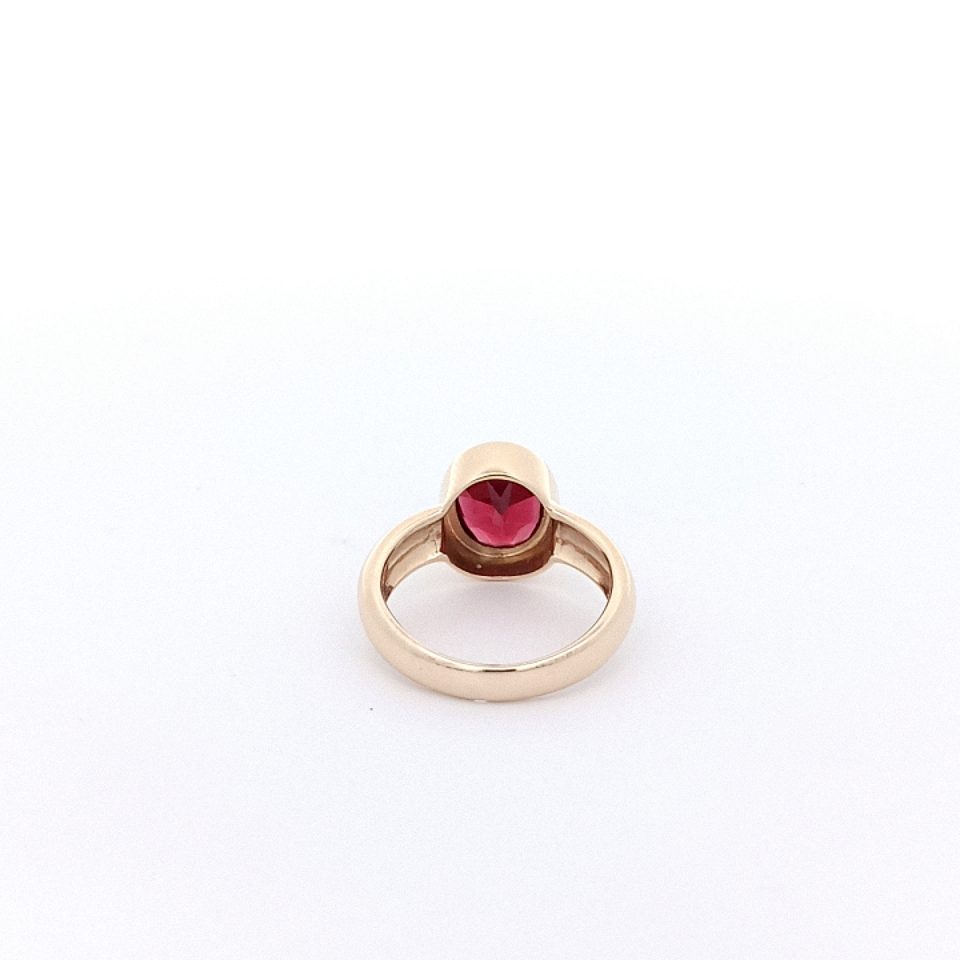 Gelbgoldring mit Granat, 14 Karat