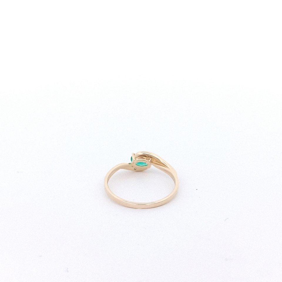 Gelbgoldring mit Smaragd und Brillanten