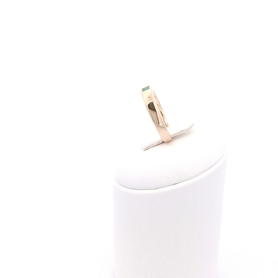 Gelbgoldring mit Smaragd, 14 Karat