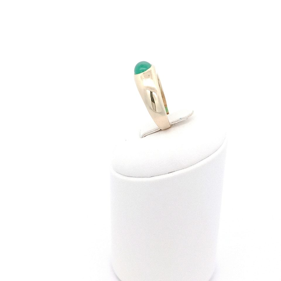Gelbgoldring mit Smaragd, 14 Karat