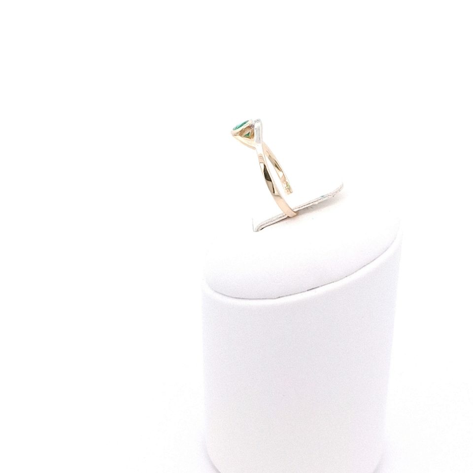Gelbgoldring mit Smaragd und Brillanten